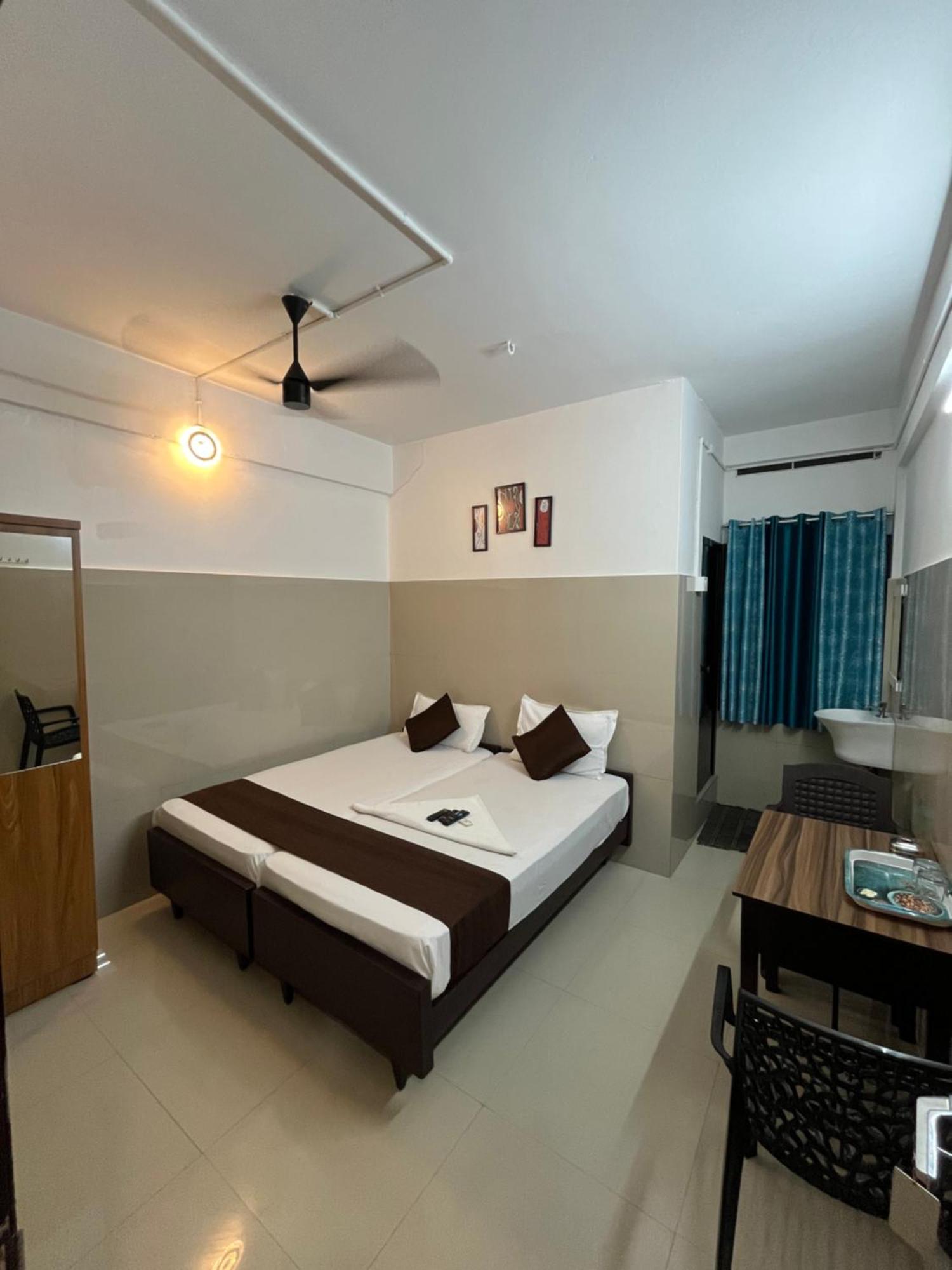 Priya Lodge Kozhikode Zewnętrze zdjęcie