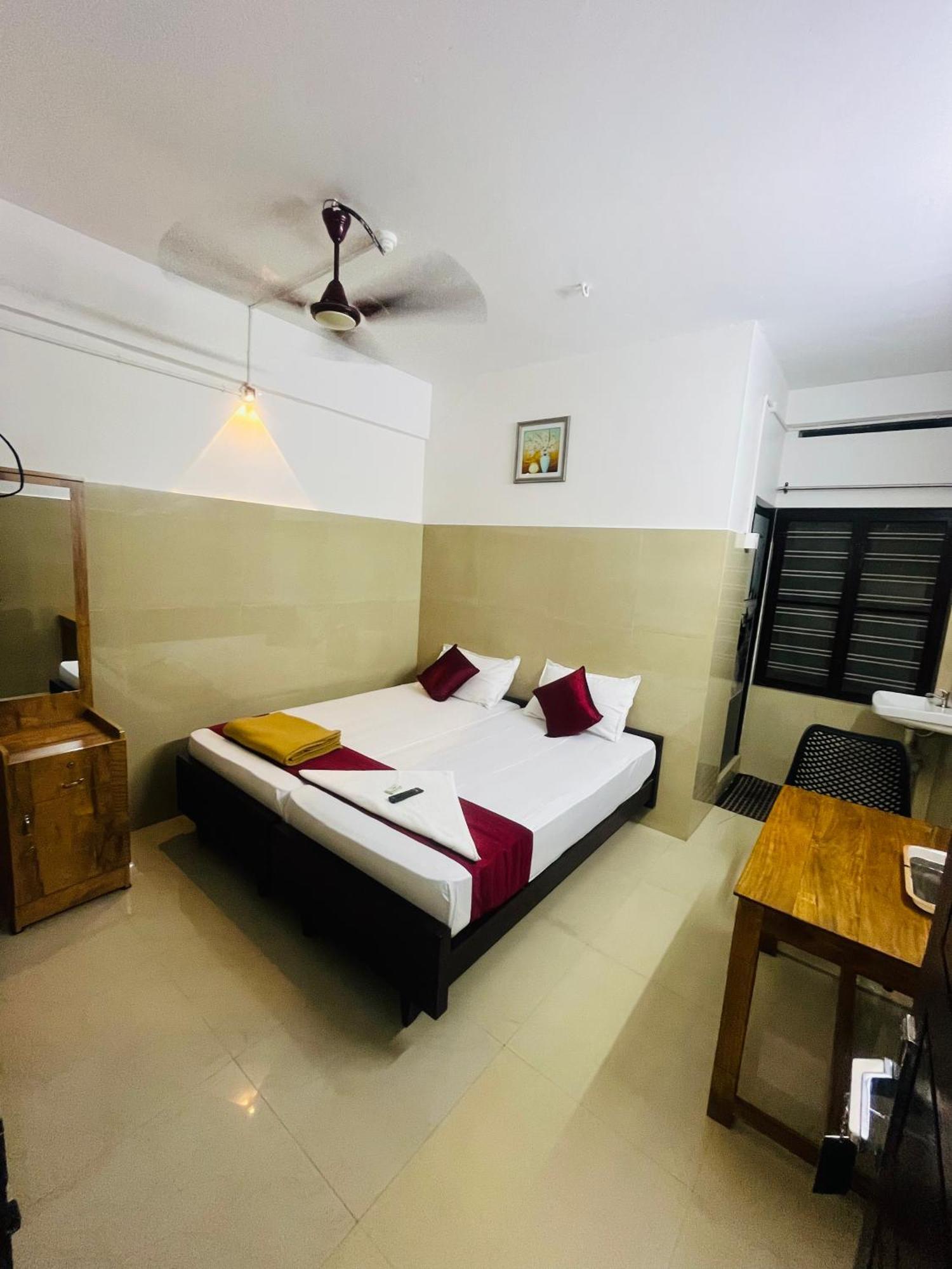 Priya Lodge Kozhikode Zewnętrze zdjęcie